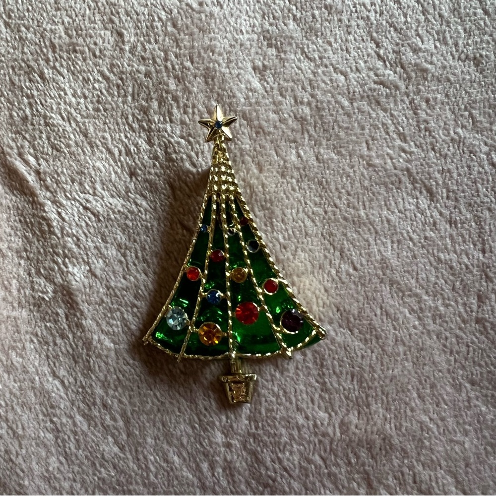 Vintage brooch 🌸